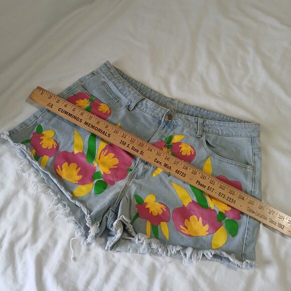 Shein  3 XL floral painted denim cutoff jean shorts plus - Picture 5 of 13